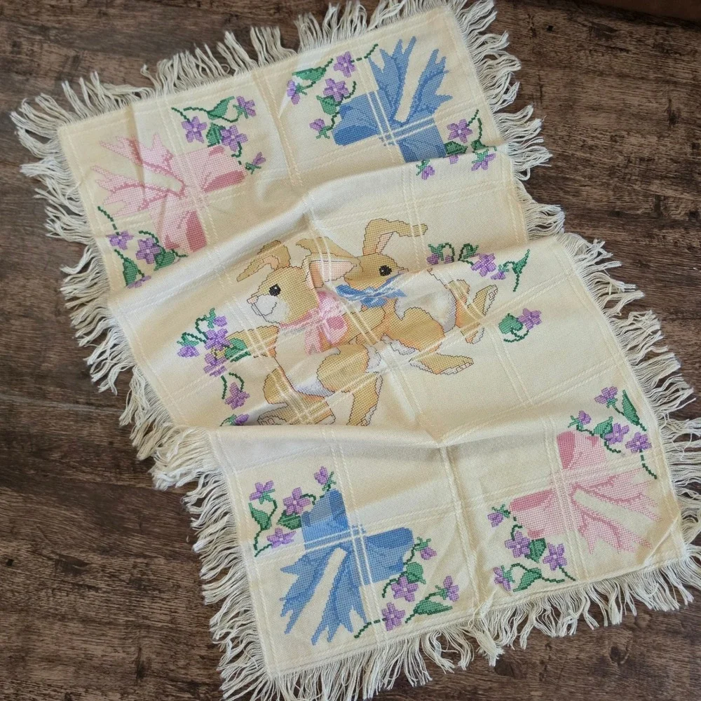 VINTAGE‎ Bunny Rabbit Baby Bed blanket Cream Cross Stitch Easter Fringe Nursery